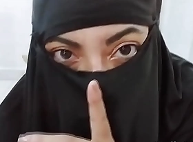 MILF Muslim Arab Dissimulate Mom Amateur Rides Anal Dildo And Squirts In Negroid Niqab Hijab On Webcam